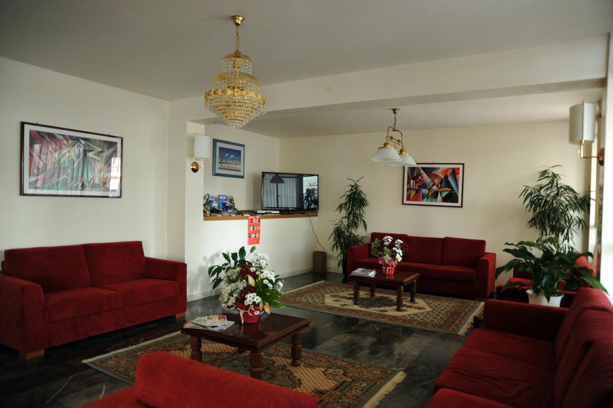 Hotel Reno ลิโดดิเยโซโล ภายนอก รูปภาพ