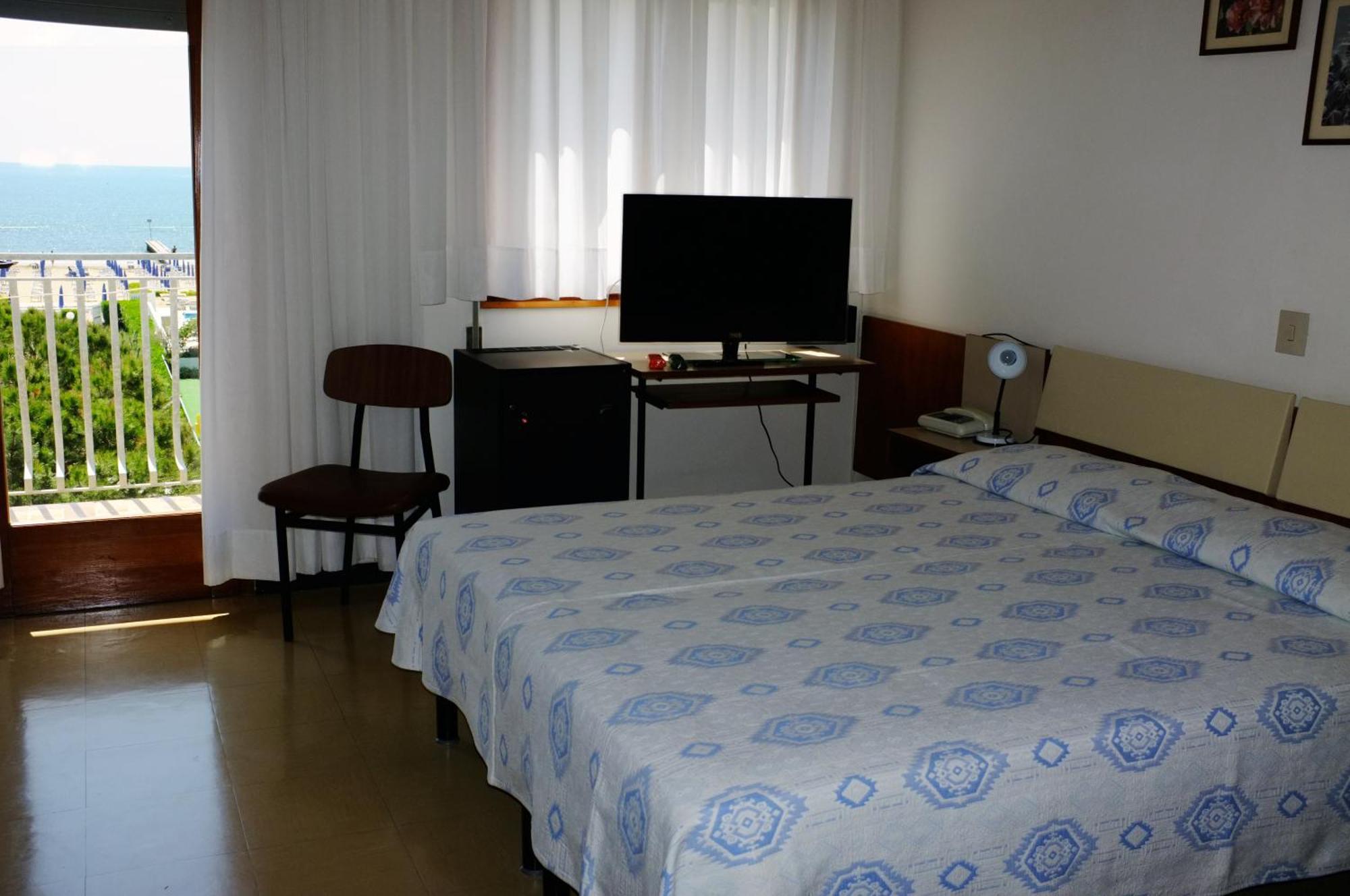 Hotel Reno ลิโดดิเยโซโล ภายนอก รูปภาพ
